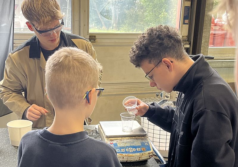 IMG 2932 Wasser abmessen